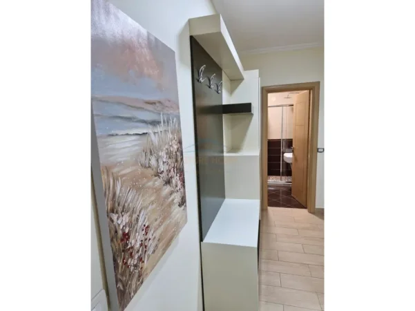 Tirane, shitet apartament 3+1+Ballkon Kati 3, 126 m² 209.000 € (Porcelan, Prane UET)