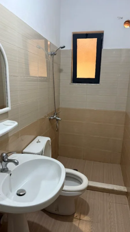 Tirane, jepet me qera shtepi 1+1 Kati 1, 55 m² 350 € (Rruga Jordan misja prane bulevardit te ri)