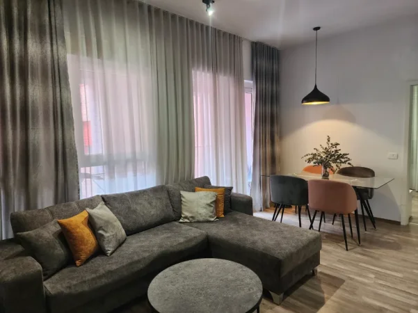 Tirane, jepet me qera apartament 1+1+Ballkon Kati 8, 420 € 