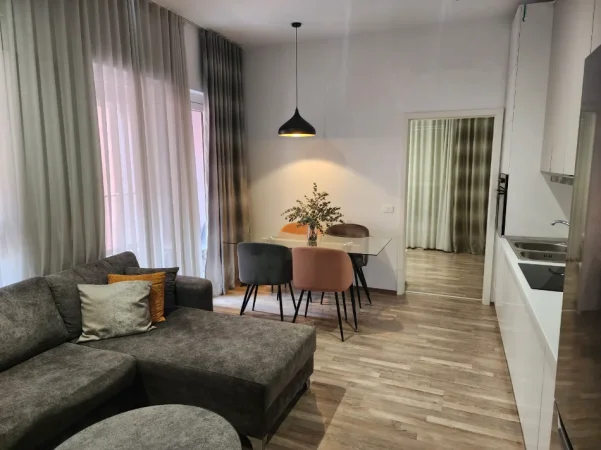 Tirane, jepet me qera apartament 1+1+Ballkon Kati 8, 420 € 
