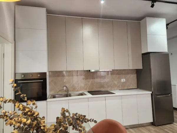 Tirane, jepet me qera apartament 1+1+Ballkon Kati 8, 420 € 