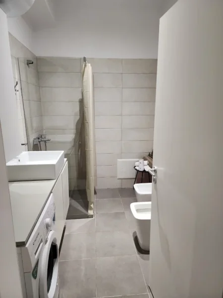 Tirane, jepet me qera apartament 1+1+Ballkon Kati 8, 420 € 