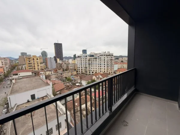 Tirane, jepet me qera apartament 3+1 Kati 7, 121 m² 1.000 € (Rruga e Barrikadave)