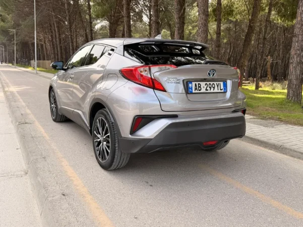 Vlore, jap me qera makine Toyota C-HR Hibride benzine, automatik Kondicioner 45 €