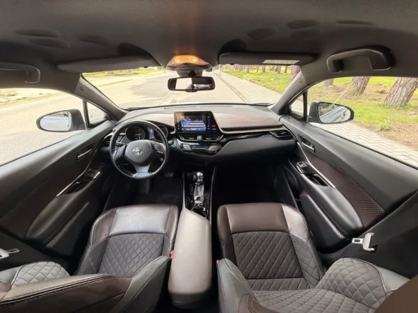 Vlore, jap me qera makine Toyota C-HR Hibride benzine, automatik Kondicioner 45 €