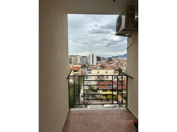 Tirane, jepet me qera apartament 1+1+Ballkon Kati 5, 71 m² 730 € (globe rruga kavajes perballe delijorgjit)