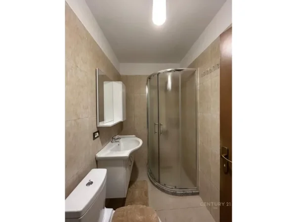 Tirane, jepet me qera apartament 1+1+Ballkon Kati 5, 71 m² 730 € (globe rruga kavajes perballe delijorgjit)