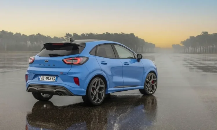 Vlore, jap me qera makine Ford Puma benzine, automatik kondicioner 45 €