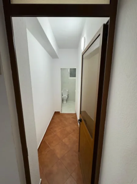 Tirane, jepet me qera apartament 1+1 Kati 1, 55 m² 400 € (Qytet Studenti prane Big Market)