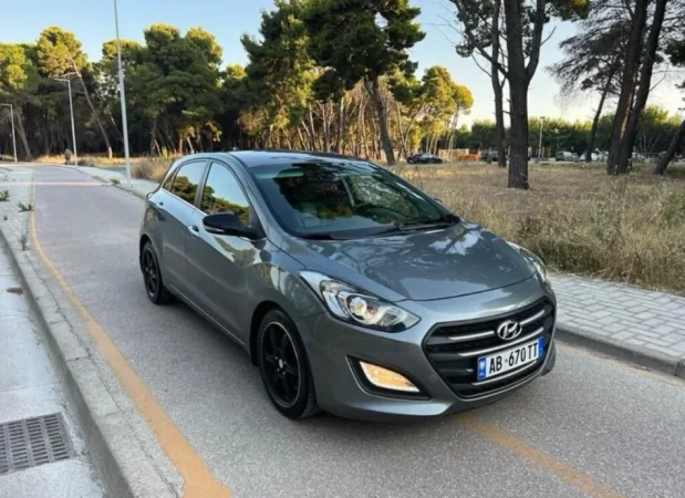 Vlore, jap me qera Hyundai i30 Automatic Nafte, automatik kondicioner