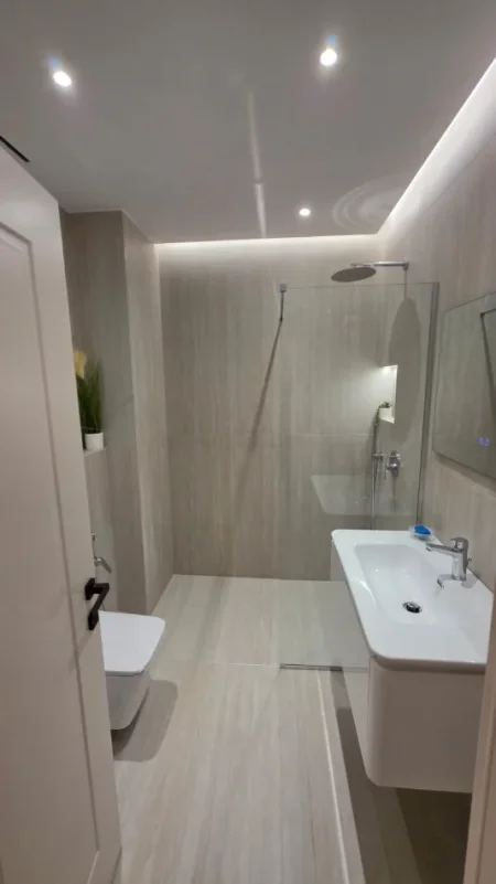 Tirane, jepet me qera zyre Kati 2, 131 m² 2.500 € (Stadiumi Air Albania)