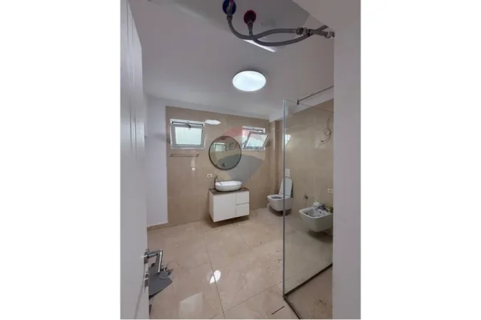 Tirane, shitet apartament , 109 m² 252.000 € (Rruga Margarita Tutulani, Tiranë)