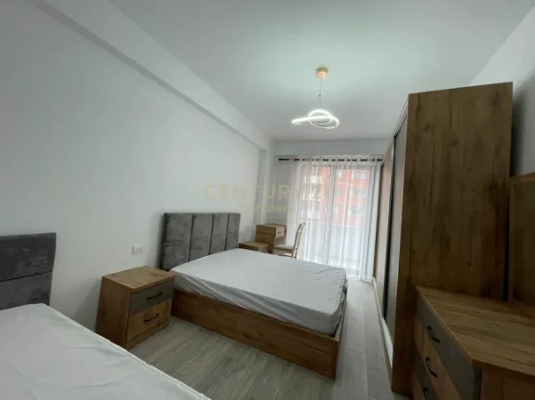 Tirane, jepet me qera apartament 1+1+Ballkon Kati 5, 76 m² 480 € (astiri)