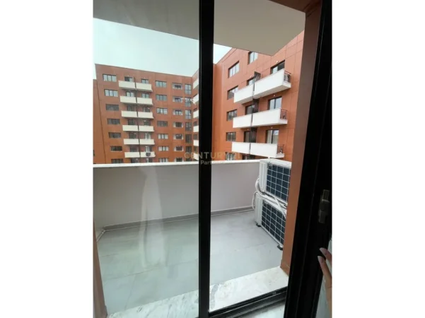 Tirane, jepet me qera apartament 1+1+Ballkon Kati 5, 76 m² 480 € (astiri)