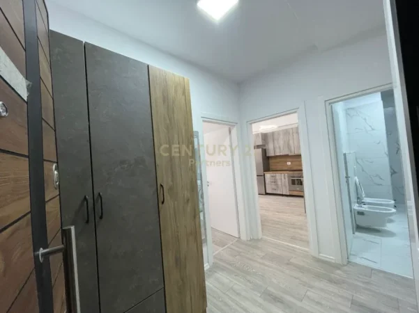 Tirane, jepet me qera apartament 1+1+Ballkon Kati 5, 76 m² 480 € (astiri)