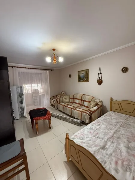 Tirane, jepet me qera apartament 1+1 Kati 1, 70 m² 400 € (Ish Parku Rruga e Kavajes)