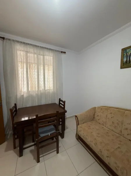 Tirane, jepet me qera apartament 1+1 Kati 1, 70 m² 400 € (Ish Parku Rruga e Kavajes)