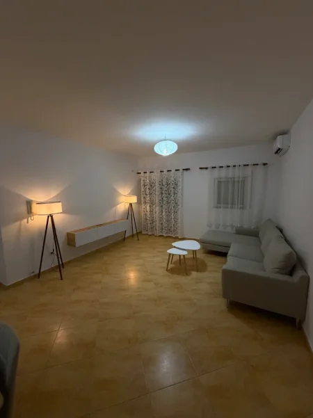 Tirane, jepet me qera apartament 2+1 , 105 m² 750 € (Don bosco)