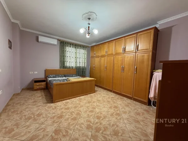 Tirane, jepet me qera apartament 1+1 Kati 3, 85 m² 500 € (don bosko)