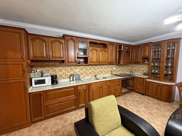 Tirane, jepet me qera apartament 1+1 Kati 3, 85 m² 500 € (don bosko)