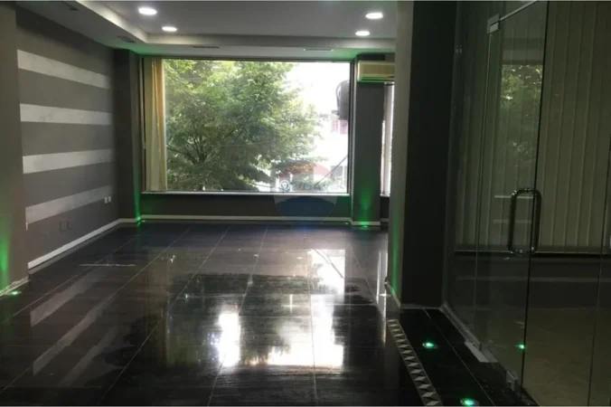 Tirane, shitet dyqan , 58 m² 199.000 € 