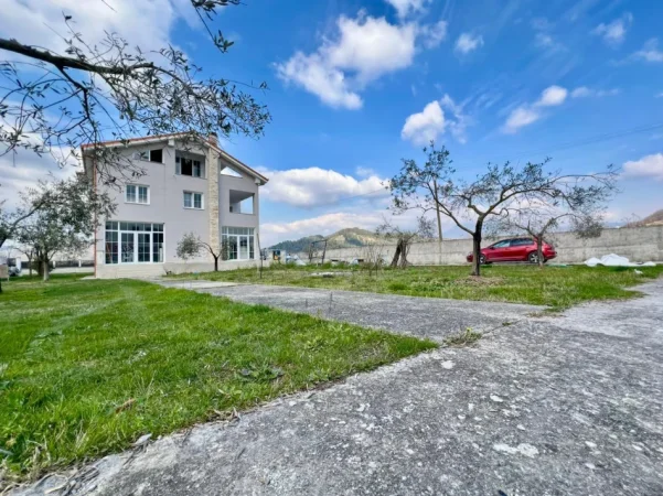 Tirane, shitet Vile 3 Katshe , 400 m² 325.000 € (Petrele , Tirane)