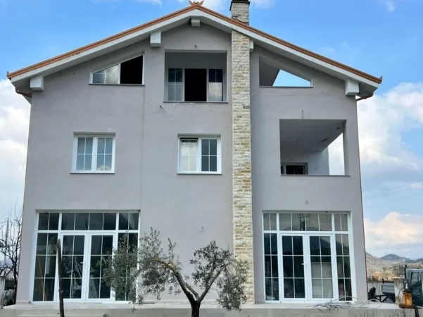Tirane, shitet Vile 3 Katshe , 400 m² 325.000 € (Petrele , Tirane)