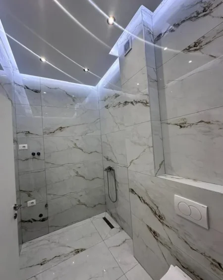 Tirane, jepet me qera ambjent biznesi Kati 1, 70 m² 600 € (Bulevardi Migjeni)