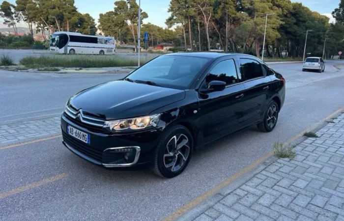 Vlore, jap me qera makine Citroen Benzin, blu e errët manuale Kondicioner 20 €