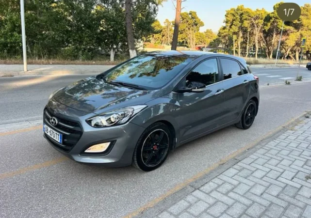 Vlore, jap me qera makine Citroen , gri e erret automatik Kondicioner