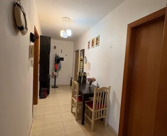 Tirane, jepet me qera apartament 1+1+Ballkon Kati 12, 65 m² 550 € (Rruga e Kavajes)
