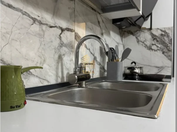 Tirane, jepet me qera apartament 1+1 Kati 1, 50 m² 430 € (Shkolla e Bashkuar)