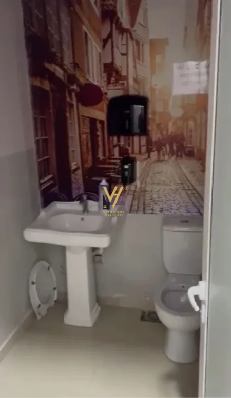 Tirane, jepet me qera zyre Kati 3, 320 m² 2.120 € (ISH FUSHA E AVIACIONIT)