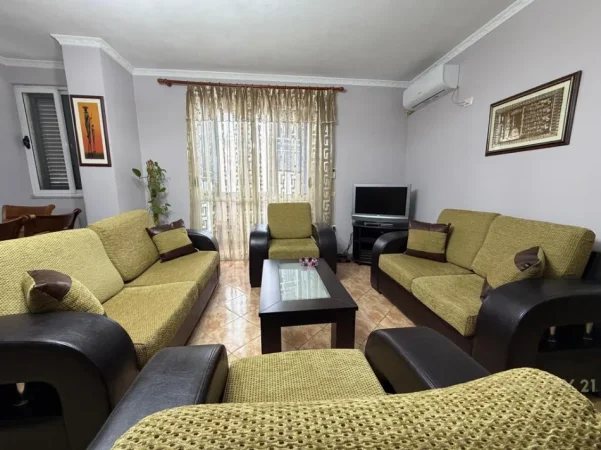 Tirane, jepet me qera apartament 1+1 Kati 3, 85 m² 500 € (Don Bosko)