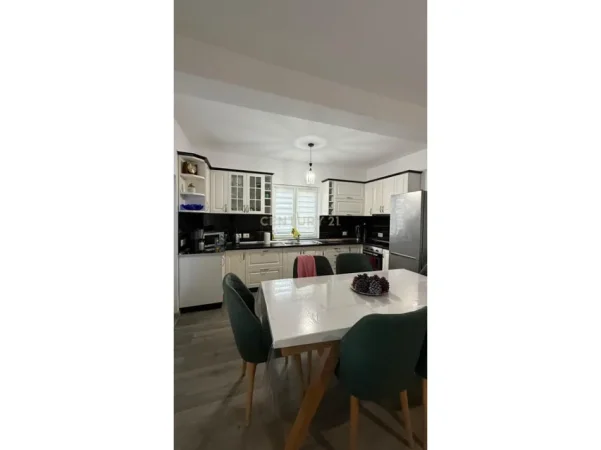 Durres, jepet me qera Vile 2+1 Kati 2, 112 m² 440 € 