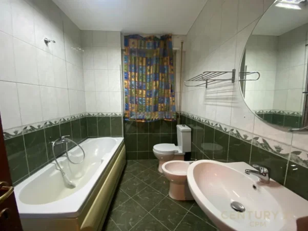 Tirane, jepet me qera apartament 1+1 Kati 2, 57 m² 600 € (Don Bosko)