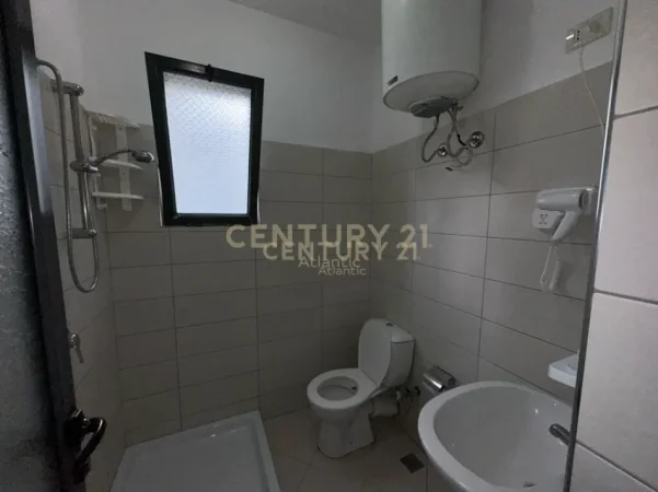 Durres, jepet me qera ambjent biznesi Kati 3, 439 m² 3.500 € 