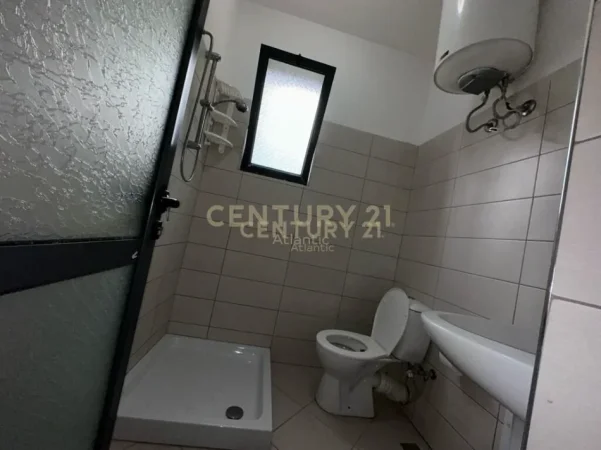 Durres, jepet me qera ambjent biznesi Kati 3, 439 m² 3.500 € 