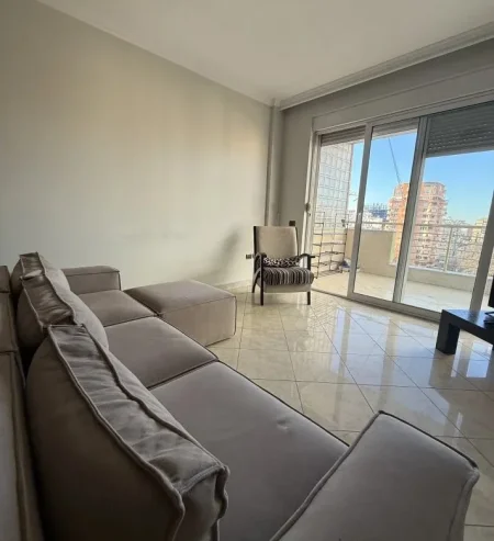 Tirane, jepet me qera apartament 2+1+Ballkon Kati 9, 100 m² 800 € (Blloku)