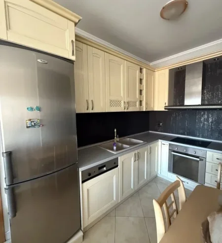 Tirane, jepet me qera apartament 2+1+Ballkon Kati 9, 100 m² 800 € (Blloku)