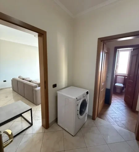 Tirane, jepet me qera apartament 2+1+Ballkon Kati 9, 100 m² 800 € (Blloku)