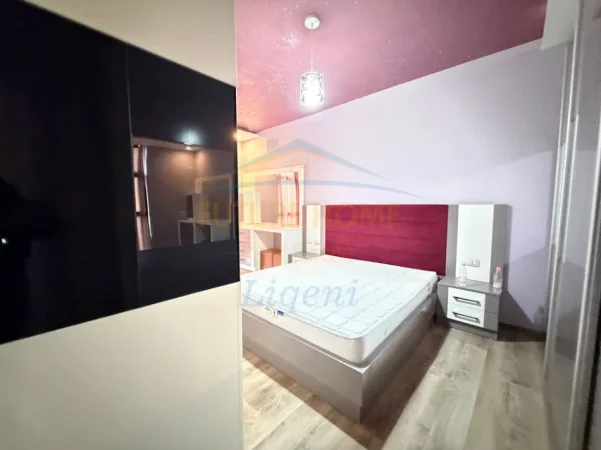 Tirane, jepet me qera apartament 1+1+Ballkon Kati 6, 92 m² 530 € (Unaza e re)