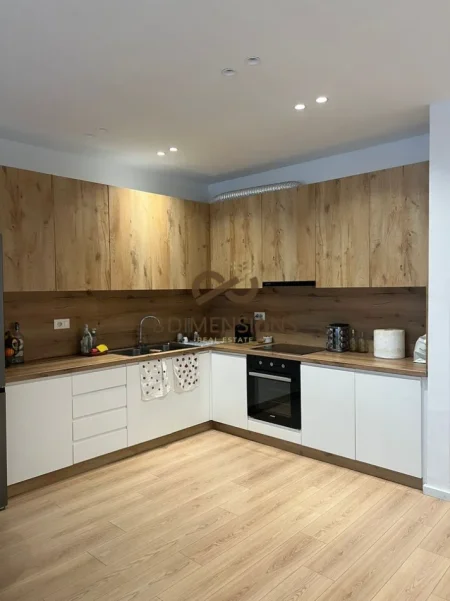 Tirane, shitet apartament 2+1+Ballkon Kati 3, 126 m² 262.500 € (liqeni i thate)