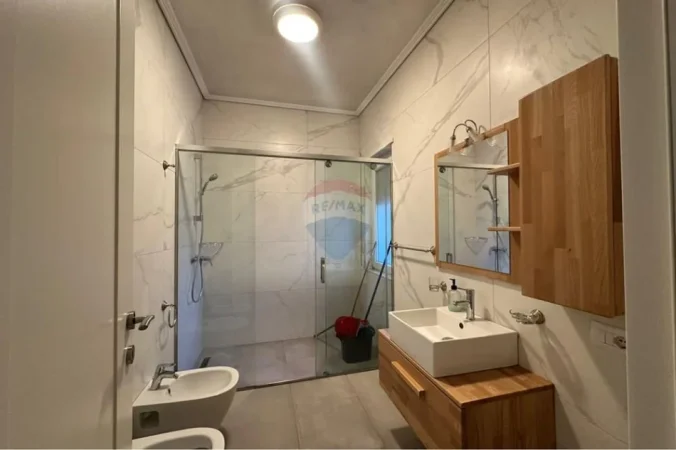 Tirane, jepet me qera Vile 3 Katshe , 197 m² 3.000 € 