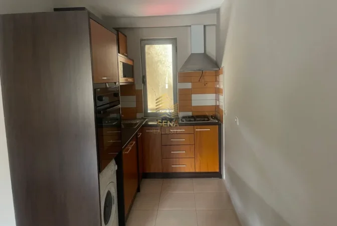 Tirane, jepet me qera apartament 1+1 Kati 2, 70 m² 450 € (Brryli)