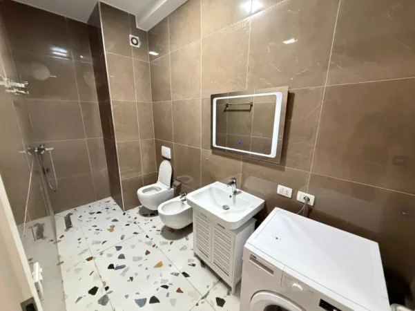 Tirane, jepet me qera apartament 2+1 Kati 9, 