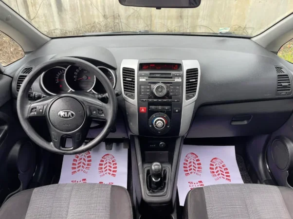 Tirane, shes makine KIA VENGA Benzin+Gaz, e bardhë manuale Klima 228.000 km 4.700 €