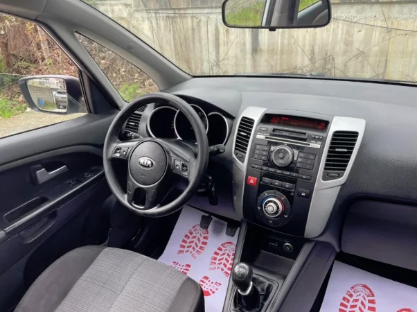 Tirane, shes makine KIA VENGA Benzin+Gaz, e bardhë manuale Klima 228.000 km 4.700 €