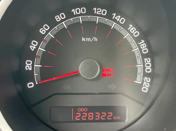 Tirane, shes makine KIA VENGA Benzin+Gaz, e bardhë manuale Klima 228.000 km 4.700 €