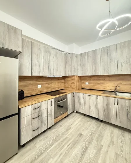 Tirane, jepet me qera apartament 1+1 , 90 m² 500 € 